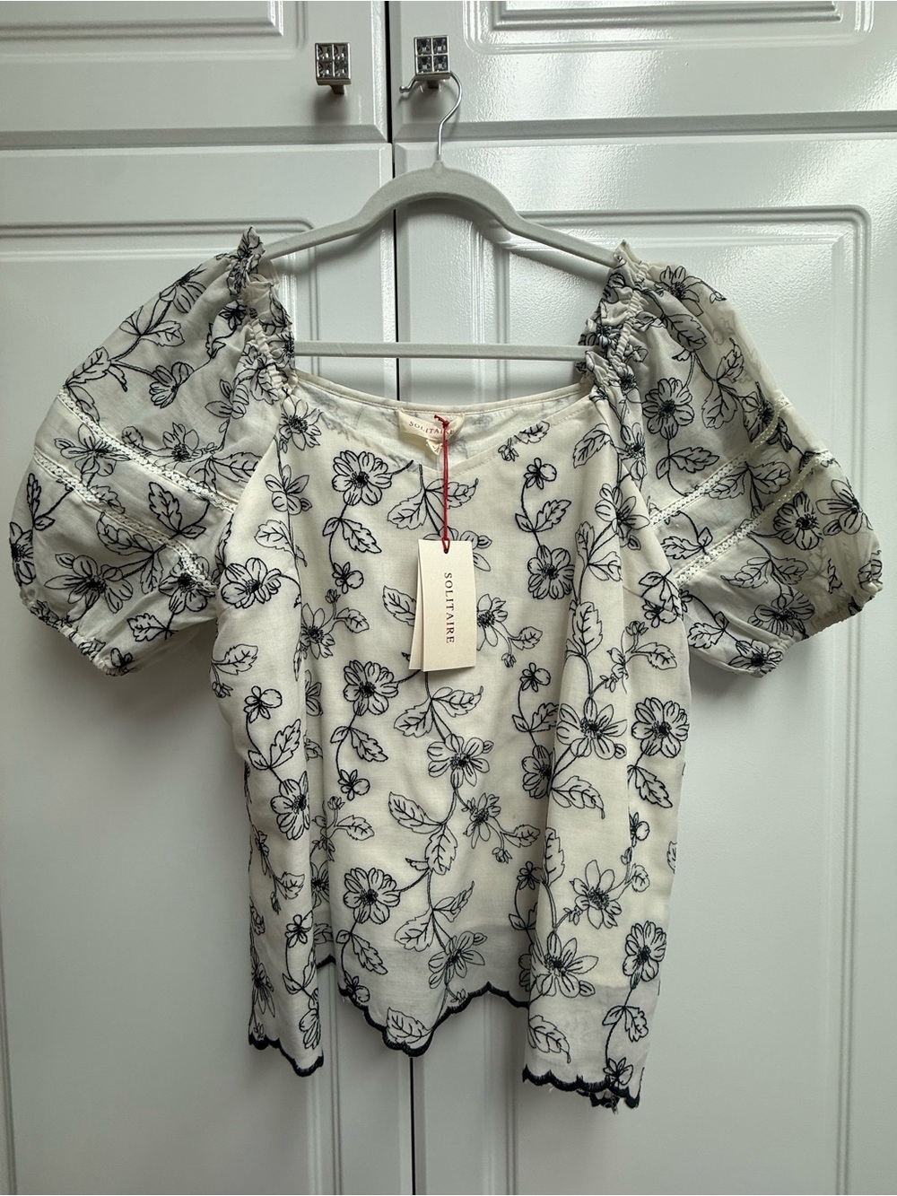 Solitaire Cream and Black Floral Puff Sleeve Top